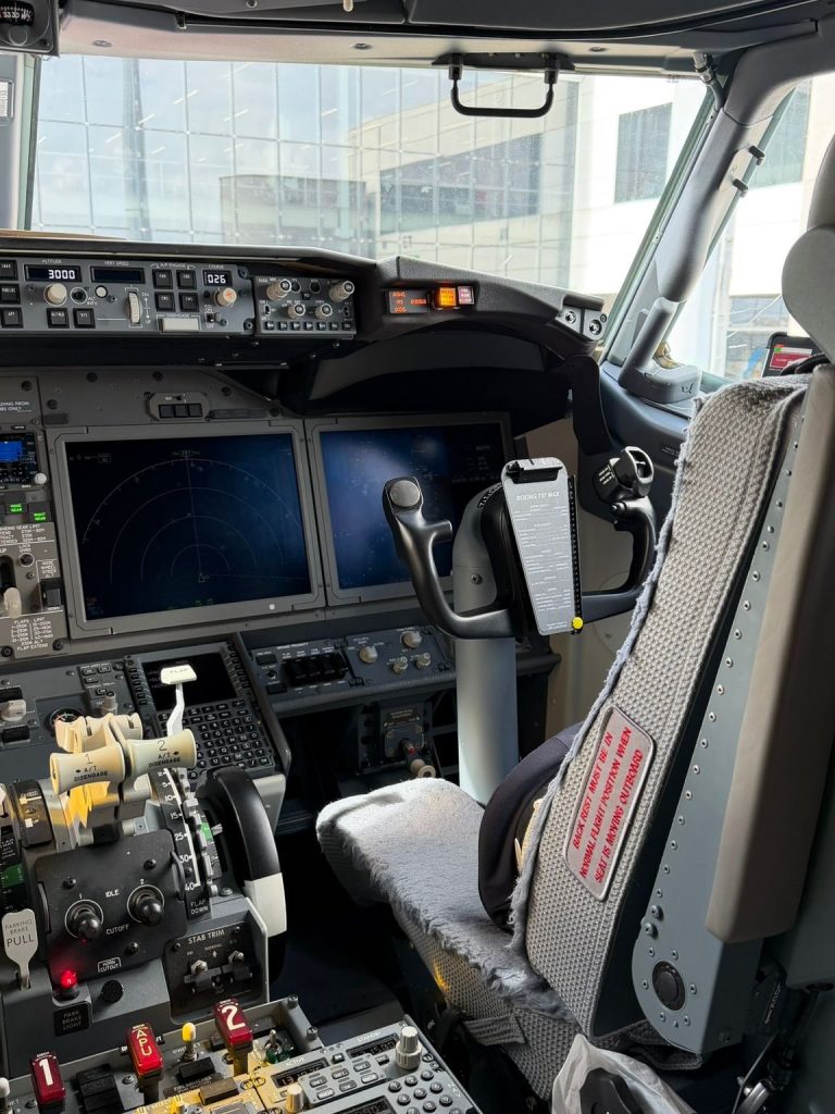 Norwegian aircraft 737 cockpit