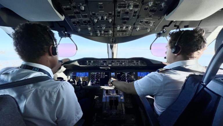 Norse cockpit med to piloter