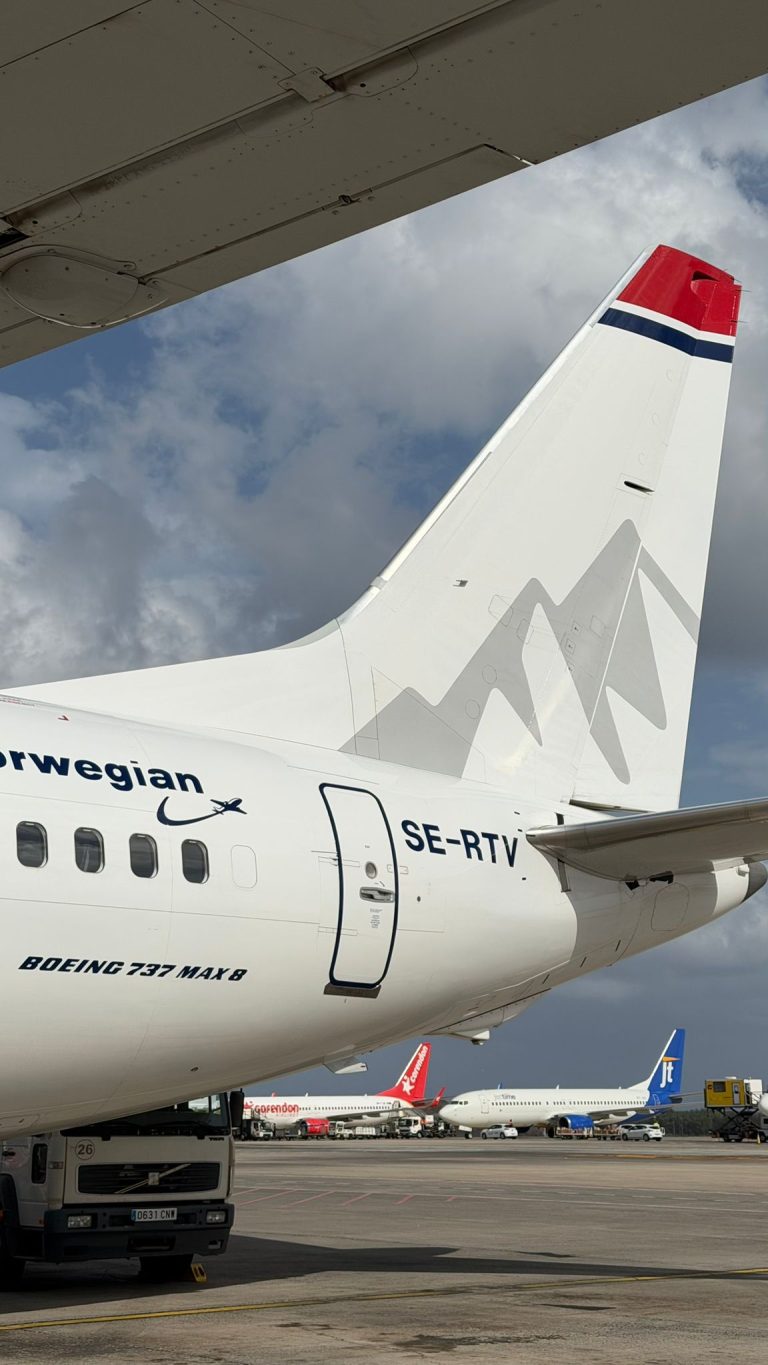 B737 tail